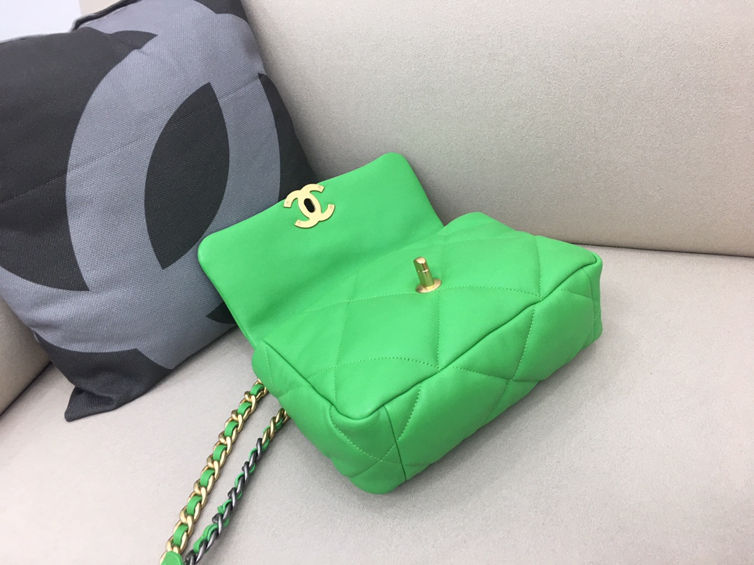 Lambskin 19 Handbag Flap Bag AS1160 Green